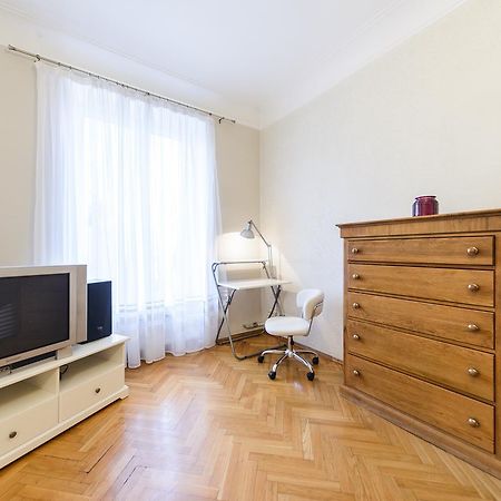 Apartment Near Olympic Stadium Kiev Esterno foto